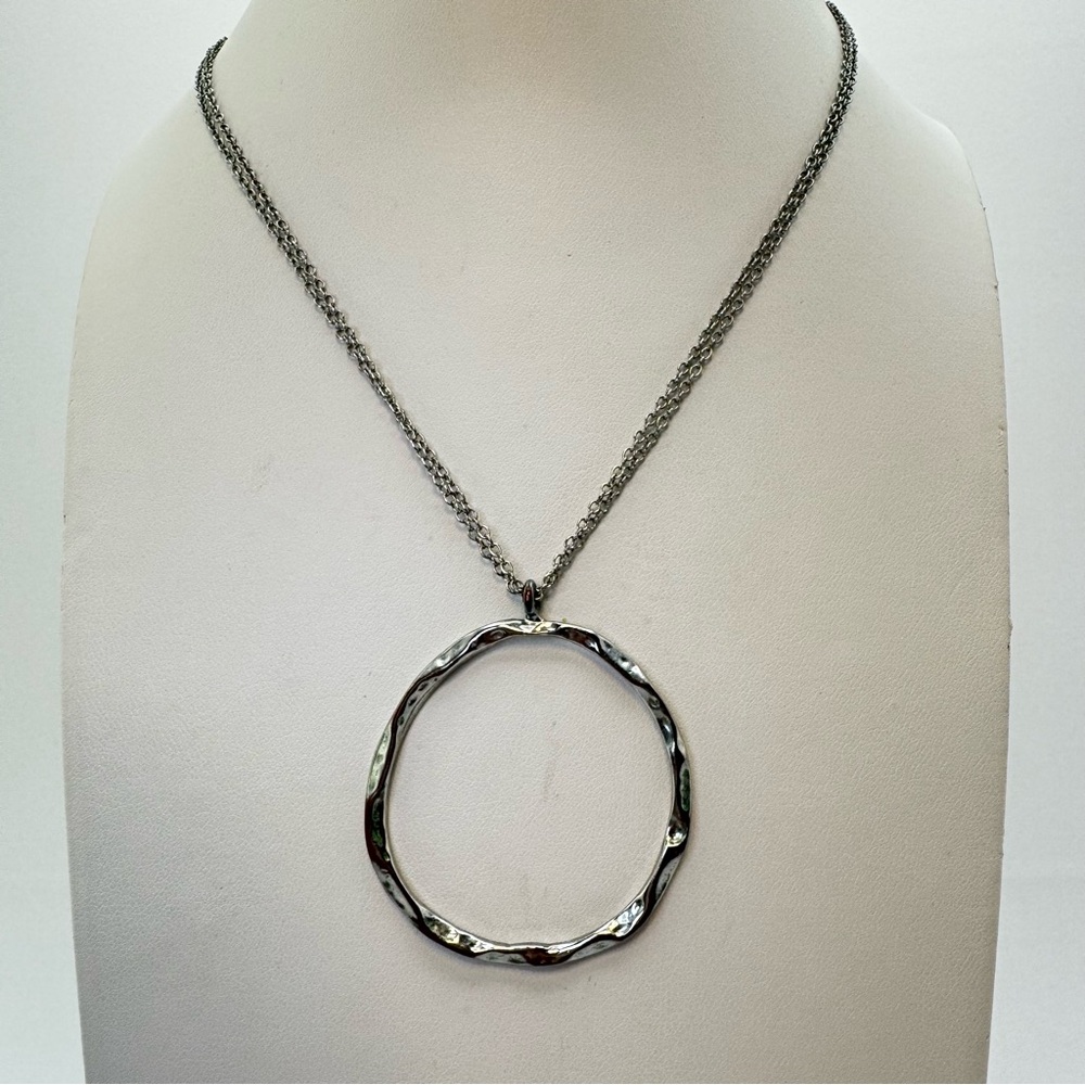 Tommy Bahama Silver Tone Hammered Circle Pendant Necklace Minimalist Layering